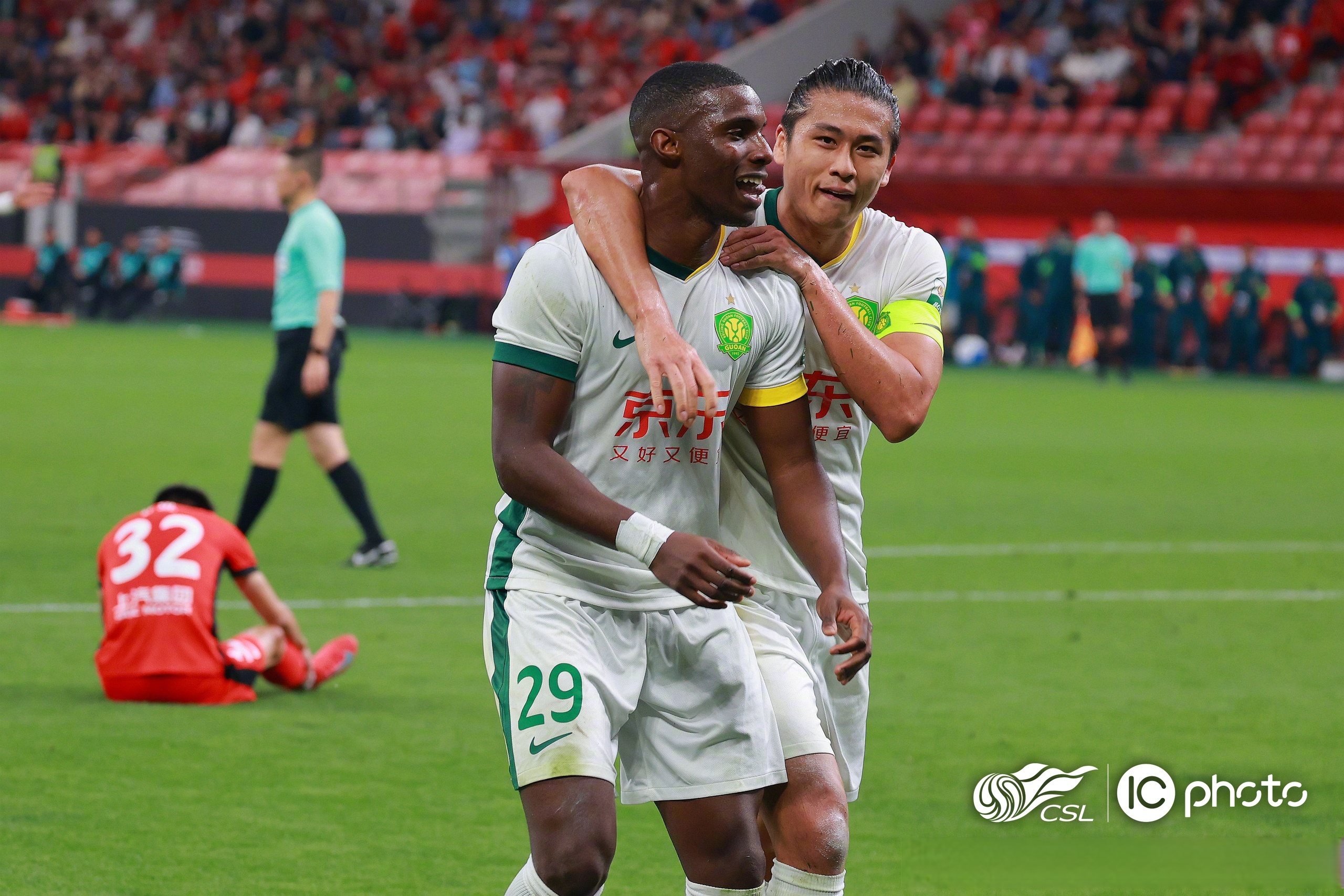 关键时刻上海海港调整名单以备德甲Doinb与50激战DWG分钟，现场解说直呼：赛前回应争议的简单介绍