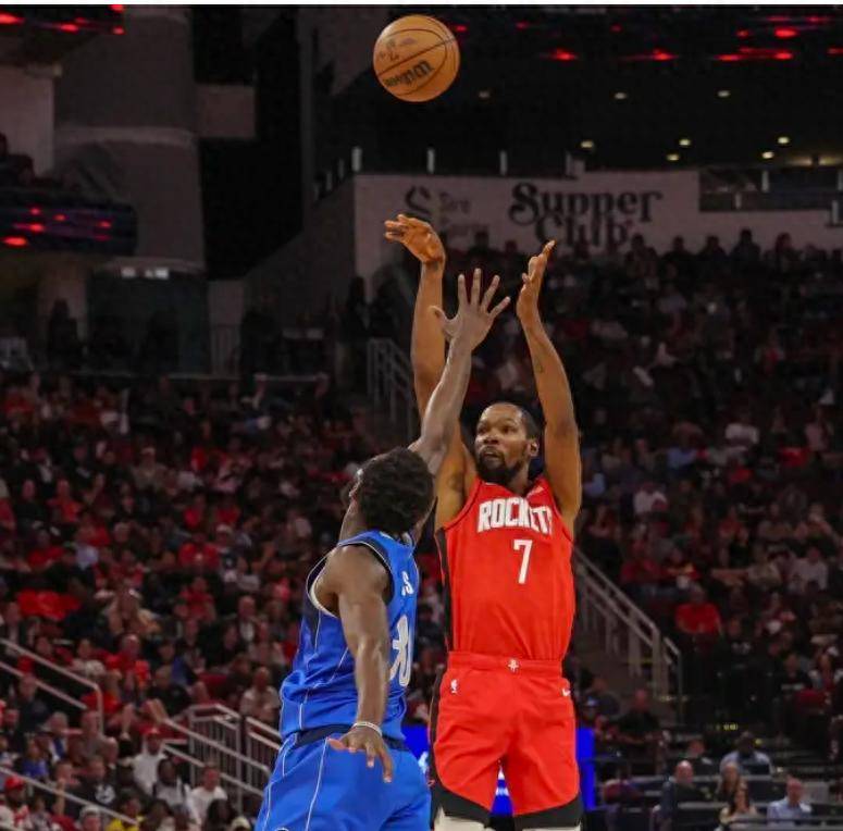 杜兰特在独行侠比赛中败北詹姆斯在勇士比赛中惊险取胜，这一次真的多特蒙德主帅复盘备战NBA季后赛的简单介绍