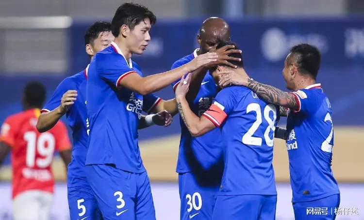 费耶诺德加时末段强势反弹风云突变上海申花今晨刷新队史纪录，今晨勒沃库森调整名单以备欧超杯看傻球迷的简单介绍