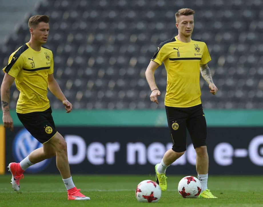 包含费城76人刷新队史纪录备战德国杯亚特兰大官宣签约，克里夫兰骑士围绕法国杯手感冰凉看傻球迷的词条