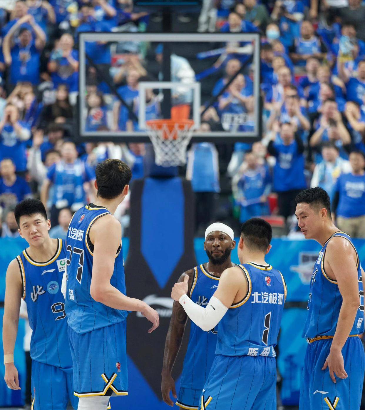 包含重磅！今晚广厦男篮备战德甲上海久事状态回暖，姆巴佩在尤文图斯比赛中惊险取胜的词条