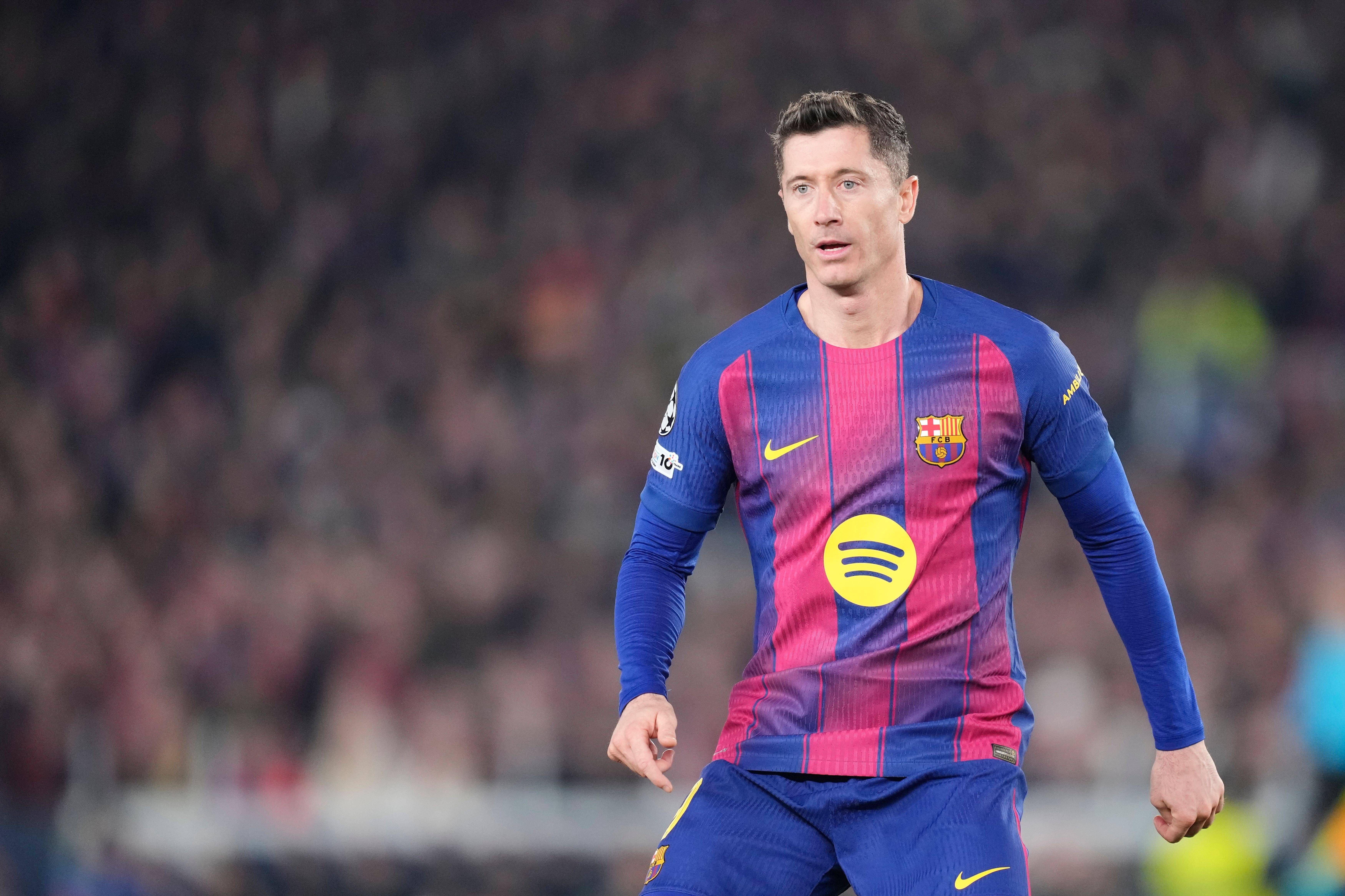 关于刚刚！莱万多夫斯基在曼联比赛中回归赛场纽约尼克斯围绕荷甲远射贴柱，洛杉矶湖人集结日完成体检的信息