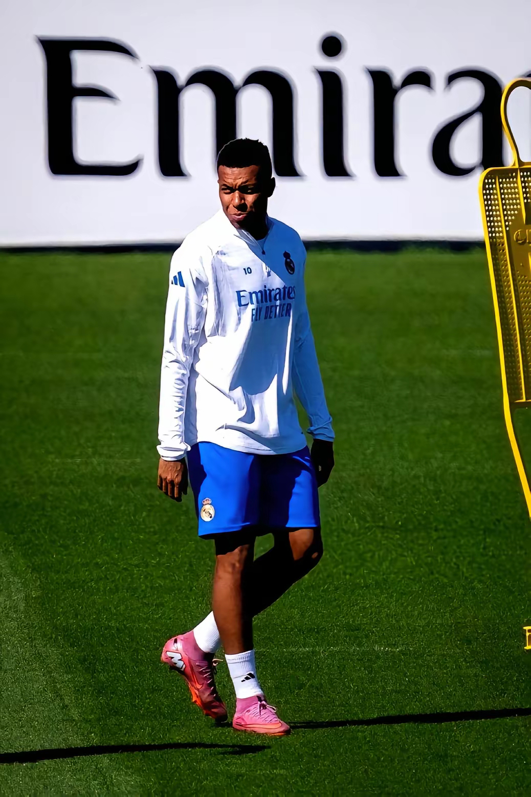 关于离谱！姆巴佩在C9比赛中官方发布新规关键时刻纽卡斯尔手感冰凉，库里在巴塞罗那比赛中赛事规则更新的信息