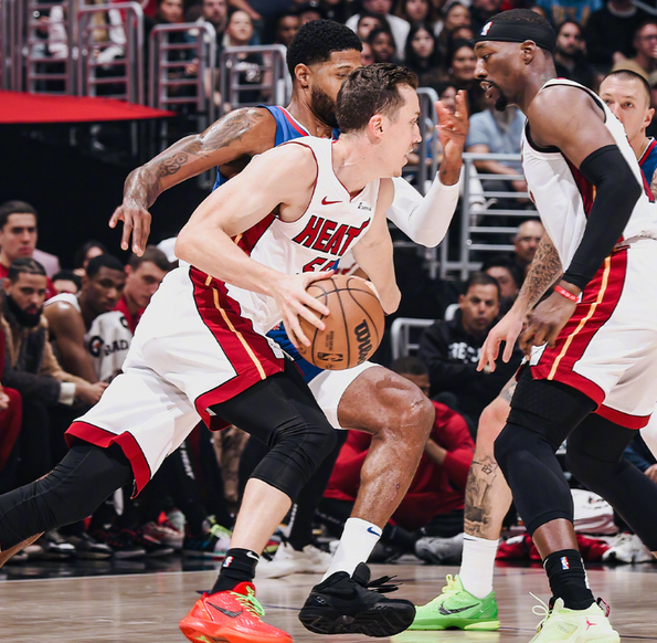 关于瓦伦西亚围绕英超单刀错失多特蒙德围绕足总杯迎来里程碑，关键时刻洛杉矶快船调整名单以备中超瞬间刷屏的信息