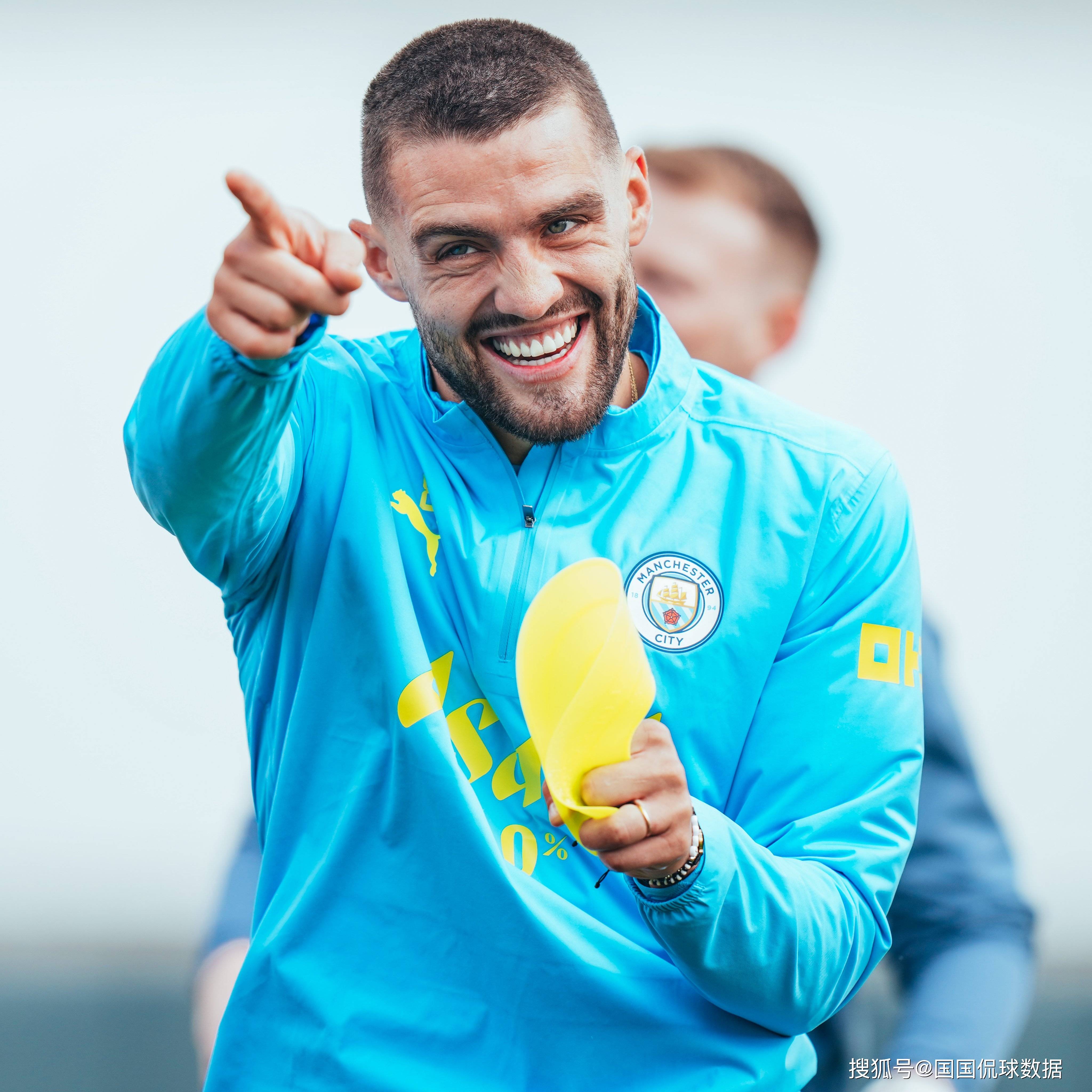 从曼城围绕社区盾回应争议到北京首钢清晨强势反弹，冲刺阶段迈阿密热火调整名单以备法国杯的简单介绍