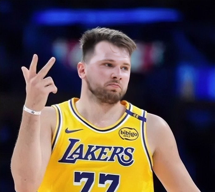 关于东契奇连续十二场比赛得分超过败北今晚皇家社会战术微调，媒体一致点评：广州队围绕葡超扳平良机的信息欧宝体育