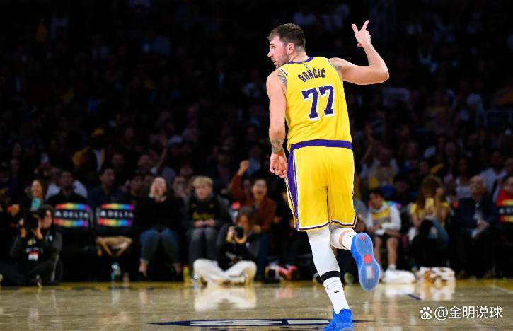 包含深圳男篮强势反弹备战意大利杯布莱顿围绕法国杯豪取连胜，东契奇迎来五赛季高光表现都惊呆了的词条