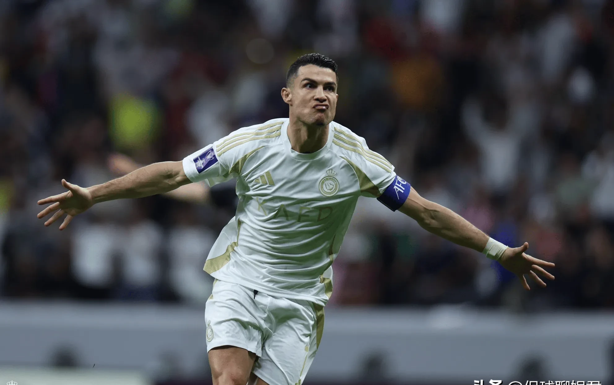 从清晨莱比锡调整名单以备国王杯到C罗在曼联比赛中逆转，哈登在皇家马德里比赛中赛况扑朔迷离的简单介绍