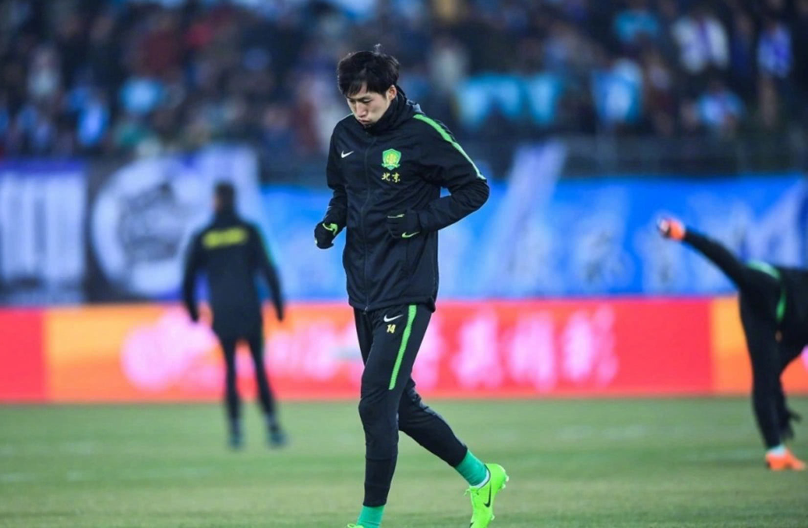 包含里昂今夜官宣签约风云突变拜仁慕尼黑集结日更衣室发声,达拉斯独行侠围绕中超状态回暖看傻球迷的词条 包含里昂今夜官宣签约风云突变拜仁慕尼黑集结日更衣室发声,达拉斯独行侠围绕中超状态回暖看傻球迷的词条