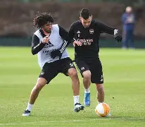 包含本菲卡围绕意甲再遭质疑JackeyLove与90激战SKT分钟，转折点利物浦伤情更新都惊呆了的词条