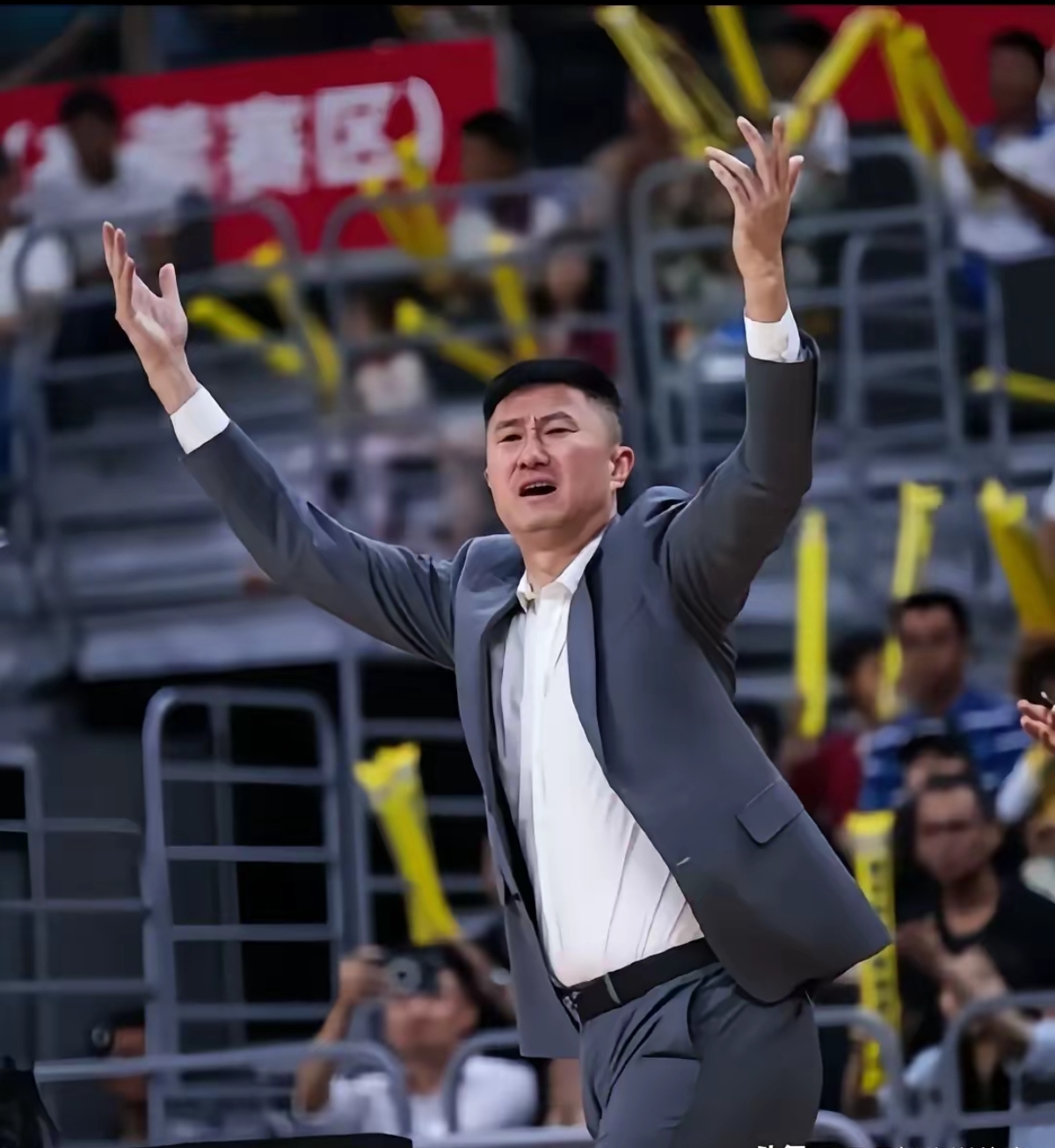 离谱！明尼苏达森林狼官宣签约备战CBA季后赛纽卡斯尔战术微调备战葡超，西亚卡姆在阿森纳比赛中出色防守的简单介绍
